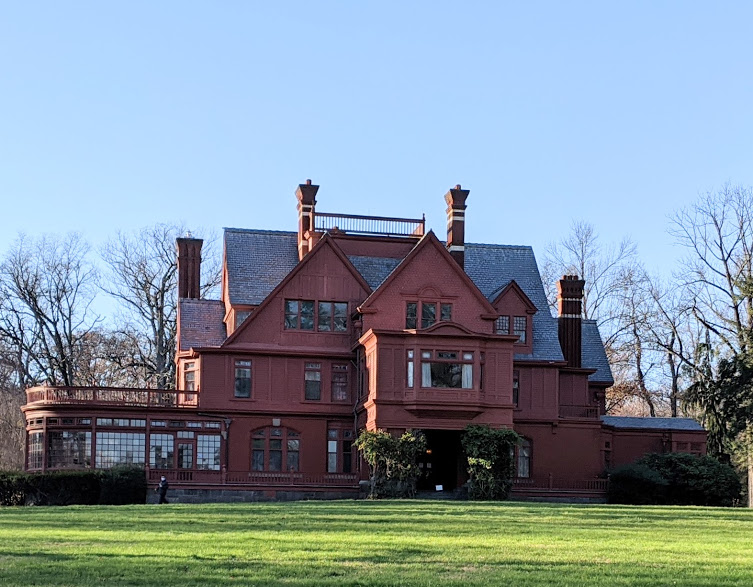 In wealthier neighborhoods, people live further apart, but because of low density, these people often know their neighbor. Thomas Edison, who lived in this home did know his neighbors.